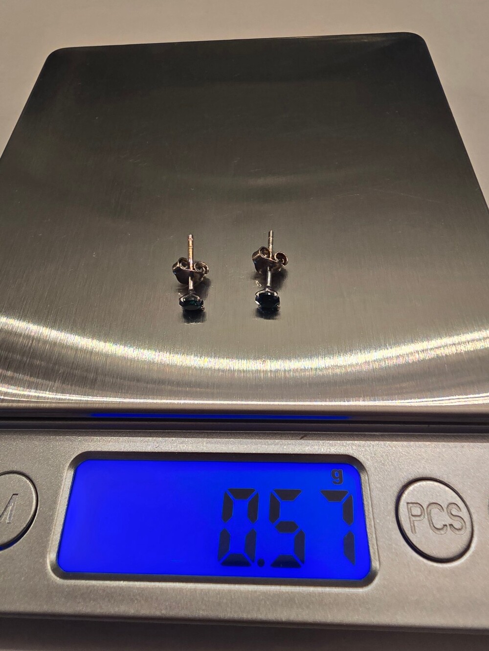 925 Sterling Silver Emerald Green Stud Earrings [3.5mm] - Picture 4 of 4